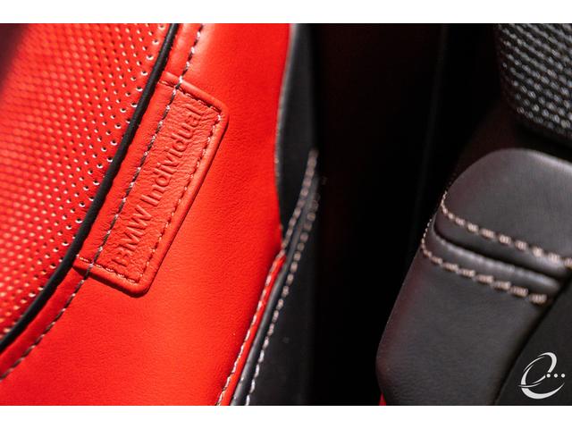 8シリーズ M850i xDriveクーペ 後期LCIモデル ボディカラー:スカイスクレイパーグレー Mカーボンファイバートリム Mパフォーマンスペダルセット フィオナレッド&ブラックレザー BMWレーザーヘッドライト(50枚目)