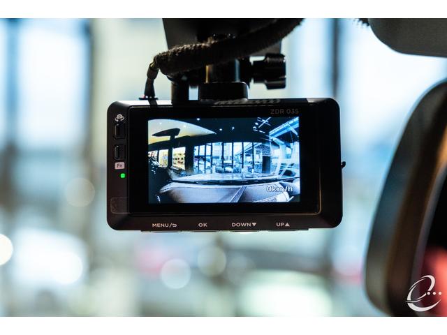 8シリーズ M850i xDriveクーペ 後期LCIモデル ボディカラー:スカイスクレイパーグレー Mカーボンファイバートリム Mパフォーマンスペダルセット フィオナレッド&ブラックレザー BMWレーザーヘッドライト(51枚目)