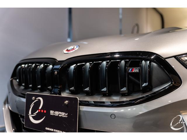 8シリーズ M850i xDriveクーペ 後期LCIモデル ボディカラー:スカイスクレイパーグレー Mカーボンファイバートリム Mパフォーマンスペダルセット フィオナレッド&ブラックレザー BMWレーザーヘッドライト(56枚目)