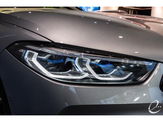 8シリーズ M850i xDriveクーペ 後期LCIモデル ボディカラー:スカイスクレイパーグレー Mカーボンファイバートリム Mパフォーマンスペダルセット フィオナレッド&ブラックレザー BMWレーザーヘッドライト(58枚目)