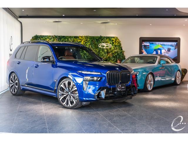 Ｘ７ Ｍ６０ｉ　ｘＤｒｉｖｅ　後期モデル　Ｍスポーツパッケージプロ　インテリアＭカーボンファイバートリム　２列目コンフォートシート（６人乗り）　スカイラウンジパノラマガラスサンルーフ　２３インチＩｎｄｉｖｉｄｕａｌホイール（7枚目）