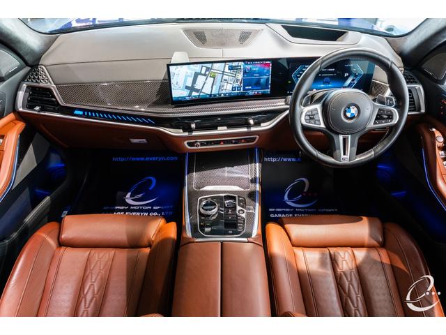 Ｘ７ Ｍ６０ｉ　ｘＤｒｉｖｅ　後期モデル　Ｍスポーツパッケージプロ　インテリアＭカーボンファイバートリム　２列目コンフォートシート（６人乗り）　スカイラウンジパノラマガラスサンルーフ　２３インチＩｎｄｉｖｉｄｕａｌホイール（9枚目）