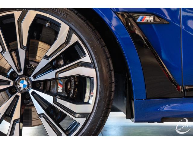 Ｘ７ Ｍ６０ｉ　ｘＤｒｉｖｅ　後期モデル　Ｍスポーツパッケージプロ　インテリアＭカーボンファイバートリム　２列目コンフォートシート（６人乗り）　スカイラウンジパノラマガラスサンルーフ　２３インチＩｎｄｉｖｉｄｕａｌホイール（11枚目）