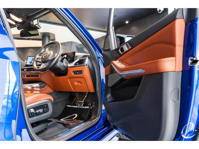 Ｘ７ Ｍ６０ｉ　ｘＤｒｉｖｅ　後期モデル　Ｍスポーツパッケージプロ　インテリアＭカーボンファイバートリム　２列目コンフォートシート（６人乗り）　スカイラウンジパノラマガラスサンルーフ　２３インチＩｎｄｉｖｉｄｕａｌホイール（30枚目）