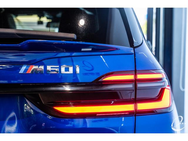 Ｘ７ Ｍ６０ｉ　ｘＤｒｉｖｅ　ＯＰ４１４　後期モデル　Ｍスポーツパッケージプロ　インテリアＭカーボンファイバートリム　カーボンエアロ　２列目コンフォートシート（６人乗り）　スカイラウンジパノラマガラスサンルーフ　２３インチＡＷ（76枚目）