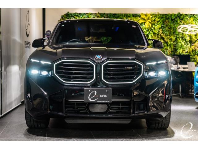 ＸＭ ベースグレード　ワンオーナー　Ｂｏｗｅｒｓ　＆　Ｗｉｌｋｉｎｓ　ブラックサファイア　４４５０ｋｍ　ＢＭＷヘッドアップディスプレイ　サラウンドビュー　アイコニックグロー　シートヒーター（全席）Ｍカーボンインテリアトリム（13枚目）