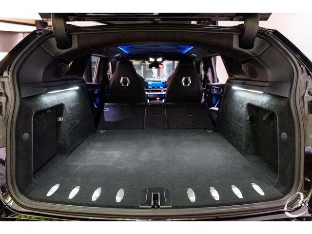 ＸＭ ベースグレード　ワンオーナー　Ｂｏｗｅｒｓ　＆　Ｗｉｌｋｉｎｓ　ブラックサファイア　４４５０ｋｍ　ＢＭＷヘッドアップディスプレイ　サラウンドビュー　アイコニックグロー　シートヒーター（全席）Ｍカーボンインテリアトリム（64枚目）