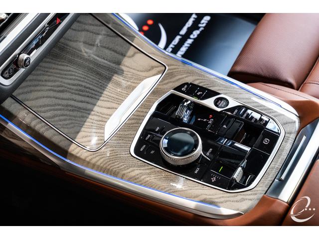 Ｘ７ ｘＤｒｉｖｅ　４０ｄ　Ｍスポーツ　ＯＰ１６０　Ｂ＆Ｗ　Ｉｎｄｉｖｉｄｕａｌボディ＆インテリア＆ウッドトリム＆ホイール　Ｍスポーツパッケージプロ　２列目コンフォートシート　アルミニウムランニングボード（14枚目）