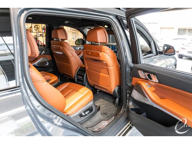 Ｘ７ ｘＤｒｉｖｅ　４０ｄ　Ｍスポーツ　ＯＰ１６０　Ｂ＆Ｗ　Ｉｎｄｉｖｉｄｕａｌボディ＆インテリア＆ウッドトリム＆ホイール　Ｍスポーツパッケージプロ　２列目コンフォートシート　アルミニウムランニングボード（24枚目）