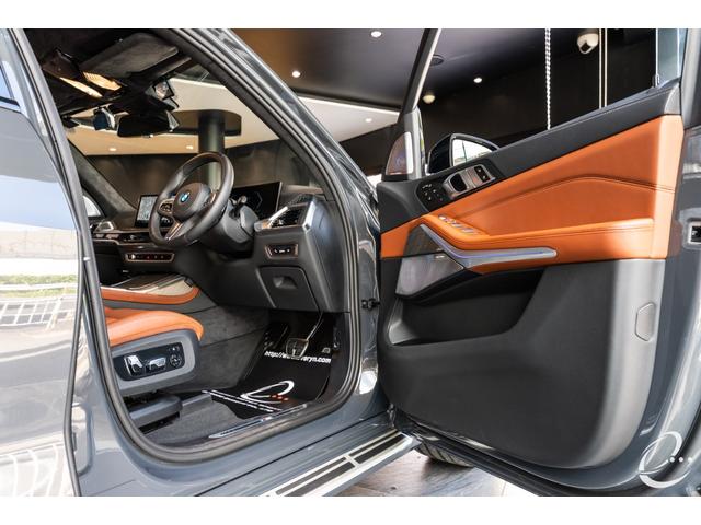 Ｘ７ ｘＤｒｉｖｅ　４０ｄ　Ｍスポーツ　ＯＰ１６０　Ｂ＆Ｗ　Ｉｎｄｉｖｉｄｕａｌボディ＆インテリア＆ウッドトリム＆ホイール　Ｍスポーツパッケージプロ　２列目コンフォートシート　アルミニウムランニングボード（29枚目）