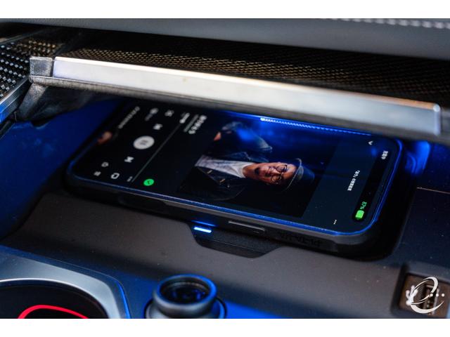 ・ワイヤレス充電トレイ