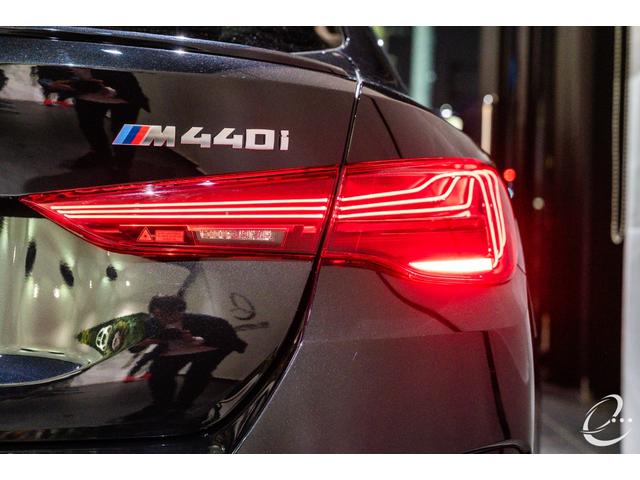 4シリーズ M440i xDriveグランクーペ 後期型 Mカーボンファイバートリム クラフテッドクリスタルフィニッシュ ステアリングヒーティング ブラックサファイア カーブドディスプレイ ドライビングアシストプロフェッショナル パーキングアシスト(25枚目)