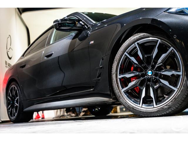 4シリーズ M440i xDriveグランクーペ 後期型 Mカーボンファイバートリム クラフテッドクリスタルフィニッシュ ステアリングヒーティング ブラックサファイア カーブドディスプレイ ドライビングアシストプロフェッショナル パーキングアシスト(28枚目)