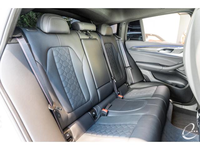 Ｘ４ Ｍ コンペティション　１オーナー　後期型ＬＣＩモデル　シートベンチレーション　フロントリアシートヒーター　ＬＥＤヘッドライト（18枚目）