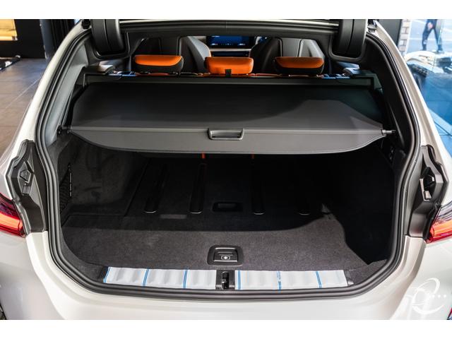 Ｍ３ Ｍ３ツーリング　コンペティション　Ｍ　ｘＤｒｉｖｅ　後期ＬＣＩ　１オーナー　ＭコンフォートＰＫＧ　ステアリングヒーター　シートベンチレーション　アコースティックガラス　ラゲージコンバートメントＰＫＧ　パーキングアシストプラス（48枚目）