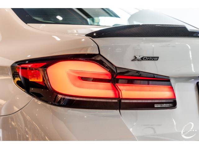 5シリーズ M550i xDrive 後期LCIモデル OP212 イノベーションP ドライカーボンフルエアロ カーボングリル カーボンミラーカバー アップルカープレイ レーザーライト パーキングアシストプラス ドライビングアシストプロ(33枚目)