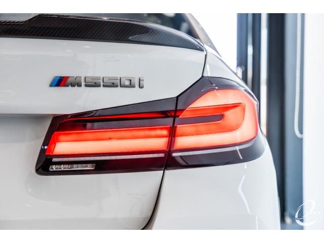 5シリーズ M550i xDrive 後期LCIモデル OP212 イノベーションP ドライカーボンフルエアロ カーボングリル カーボンミラーカバー アップルカープレイ レーザーライト パーキングアシストプラス ドライビングアシストプロ(48枚目)