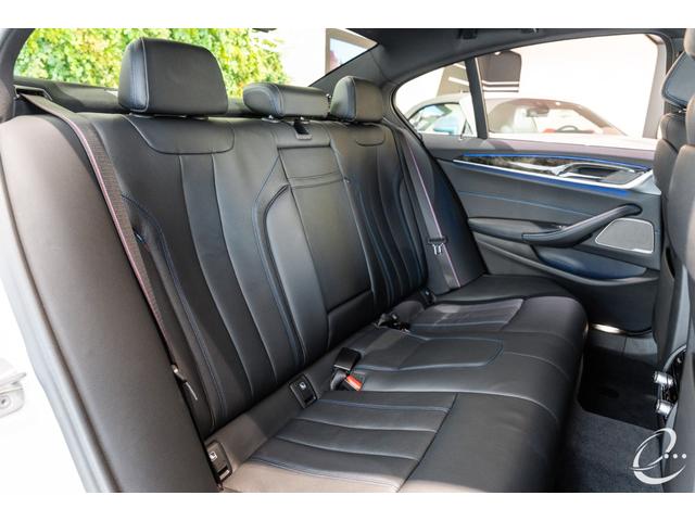5シリーズ M550i xDrive 後期LCIモデル OP212 イノベーションP ドライカーボンフルエアロ カーボングリル カーボンミラーカバー アップルカープレイ レーザーライト パーキングアシストプラス ドライビングアシストプロ(51枚目)