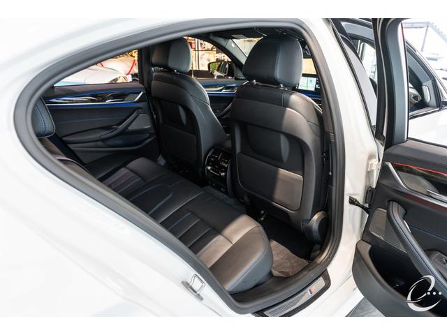 5シリーズ M550i xDrive 後期LCIモデル OP212 イノベーションP ドライカーボンフルエアロ カーボングリル カーボンミラーカバー アップルカープレイ レーザーライト パーキングアシストプラス ドライビングアシストプロ(53枚目)