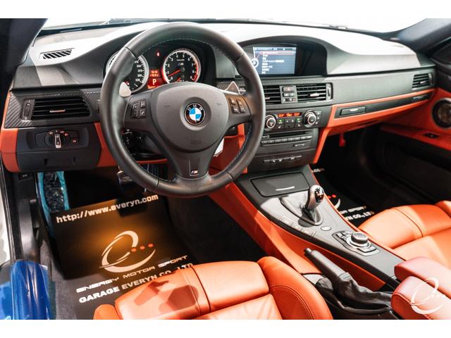 Ｍ３ Ｍ３クーペ　インチＡＷ後期ＬＣＩモデル　ＭドライブＰＫＧ　ミネラルホワイトＭ　エクステンドノヴィロレザーインテリア　ＢＭＷ　Ｉｎｄｉｖｉｄｕａｌハイエンドオーディオシステム　ブラックレザーカーボントリム（3枚目）