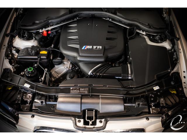 Ｍ３ Ｍ３クーペ　インチＡＷ後期ＬＣＩモデル　ＭドライブＰＫＧ　ミネラルホワイトＭ　エクステンドノヴィロレザーインテリア　ＢＭＷ　Ｉｎｄｉｖｉｄｕａｌハイエンドオーディオシステム　ブラックレザーカーボントリム（20枚目）