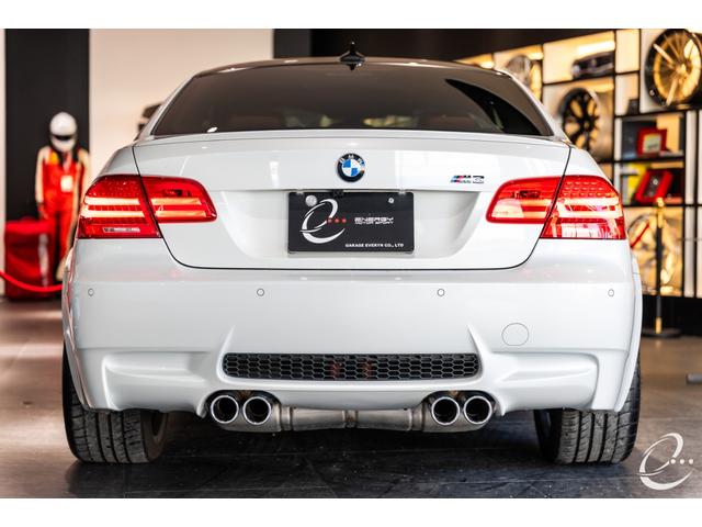 Ｍ３ Ｍ３クーペ　インチＡＷ後期ＬＣＩモデル　ＭドライブＰＫＧ　ミネラルホワイトＭ　エクステンドノヴィロレザーインテリア　ＢＭＷ　Ｉｎｄｉｖｉｄｕａｌハイエンドオーディオシステム　ブラックレザーカーボントリム（24枚目）