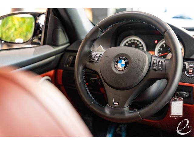 Ｍ３ Ｍ３クーペ　インチＡＷ後期ＬＣＩモデル　ＭドライブＰＫＧ　ミネラルホワイトＭ　エクステンドノヴィロレザーインテリア　ＢＭＷ　Ｉｎｄｉｖｉｄｕａｌハイエンドオーディオシステム　ブラックレザーカーボントリム（29枚目）