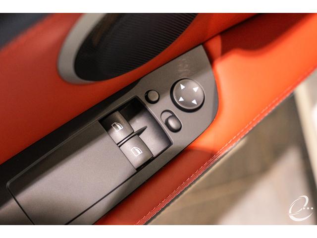 Ｍ３ Ｍ３クーペ　インチＡＷ後期ＬＣＩモデル　ＭドライブＰＫＧ　ミネラルホワイトＭ　エクステンドノヴィロレザーインテリア　ＢＭＷ　Ｉｎｄｉｖｉｄｕａｌハイエンドオーディオシステム　ブラックレザーカーボントリム（35枚目）