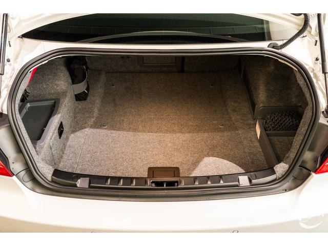 Ｍ３ Ｍ３クーペ　インチＡＷ後期ＬＣＩモデル　ＭドライブＰＫＧ　ミネラルホワイトＭ　エクステンドノヴィロレザーインテリア　ＢＭＷ　Ｉｎｄｉｖｉｄｕａｌハイエンドオーディオシステム　ブラックレザーカーボントリム（47枚目）