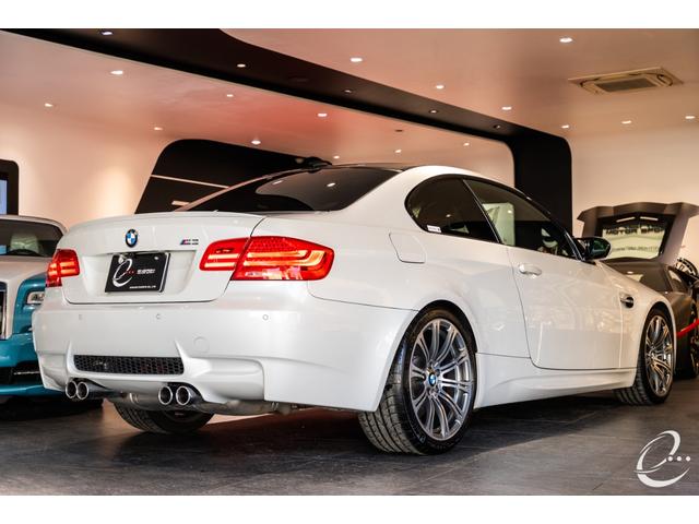 Ｍ３ Ｍ３クーペ　インチＡＷ後期ＬＣＩモデル　ＭドライブＰＫＧ　ミネラルホワイトＭ　エクステンドノヴィロレザーインテリア　ＢＭＷ　Ｉｎｄｉｖｉｄｕａｌハイエンドオーディオシステム　ブラックレザーカーボントリム（55枚目）