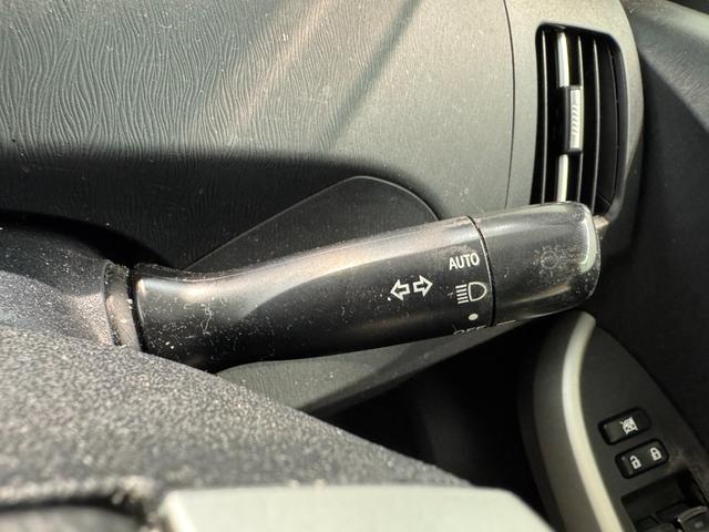 プリウス Ｓ　衝突安全ボディ・社外ナビ・バックカメラ・ＥＴＣ・ドライブレコーダー・Ｂｌｕｅｔｏｏｔｈ・オートライト・アルミホイル・ＡＢＳ（36枚目）