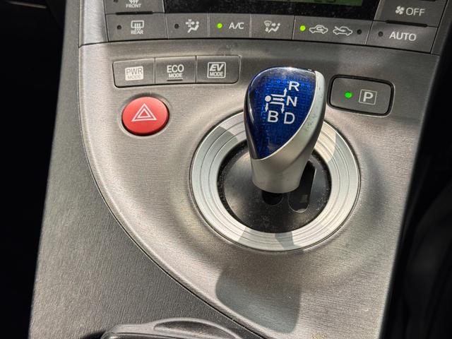 プリウス Ｓ　衝突安全ボディ・社外ナビ・バックカメラ・ＥＴＣ・ドライブレコーダー・Ｂｌｕｅｔｏｏｔｈ・オートライト・アルミホイル・ＡＢＳ（45枚目）