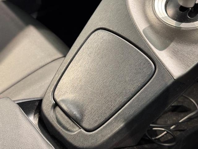 プリウス Ｓ　衝突安全ボディ・社外ナビ・バックカメラ・ＥＴＣ・ドライブレコーダー・Ｂｌｕｅｔｏｏｔｈ・オートライト・アルミホイル・ＡＢＳ（46枚目）