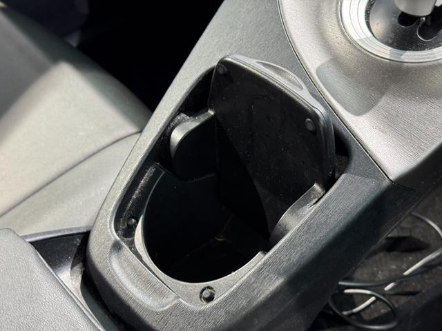 プリウス Ｓ　衝突安全ボディ・社外ナビ・バックカメラ・ＥＴＣ・ドライブレコーダー・Ｂｌｕｅｔｏｏｔｈ・オートライト・アルミホイル・ＡＢＳ（47枚目）