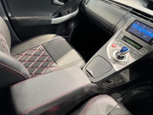 プリウス Ｓ　衝突安全ボディ・社外ナビ・バックカメラ・ＥＴＣ・ドライブレコーダー・Ｂｌｕｅｔｏｏｔｈ・オートライト・アルミホイル・ＡＢＳ（50枚目）
