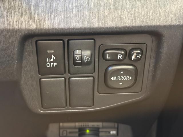 プリウス Ｓ　衝突安全ボディ・社外ナビ・バックカメラ・ＥＴＣ・ドライブレコーダー・Ｂｌｕｅｔｏｏｔｈ・オートライト・アルミホイル・ＡＢＳ（53枚目）