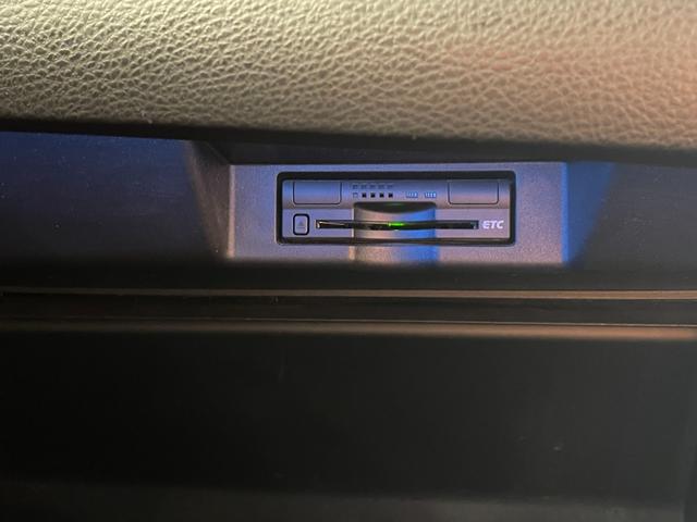 ハリアー プレミアム　パーキングセンサー　電動パワーシート　電動格納式ミラー　ＥＴＣ付　イモビライザ　ハーフ革　クルーズＣ　ＢＬＵＥＴＯＯＴＨ　社外ナビ　フリップダウン（46枚目）