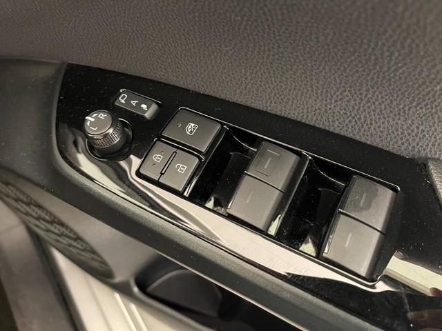 プリウス Ｓ　バックカメラ　ＥＴＣ　車線逸脱　オートＬＥＤ　ＥＳＣ　ＬＥＤヘッドライト　フルオートエアコン　クルーズコントロール　パワーウインドウ　ＡＢＳ（41枚目）