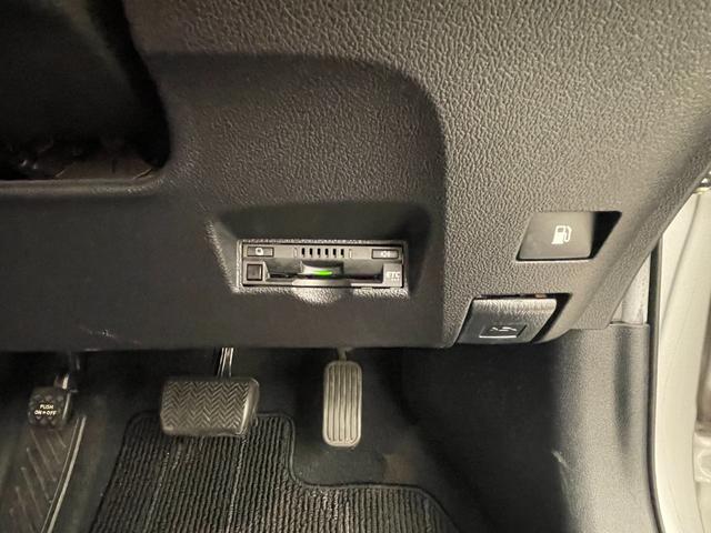 プリウス Ｓ　バックカメラ　ＥＴＣ　車線逸脱　オートＬＥＤ　ＥＳＣ　ＬＥＤヘッドライト　フルオートエアコン　クルーズコントロール　パワーウインドウ　ＡＢＳ（43枚目）