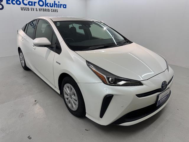 プロの整備士が最新機器で車両の状態をチェック。