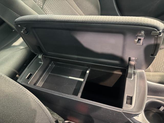 プロの整備士が最新機器で車両の状態をチェック。