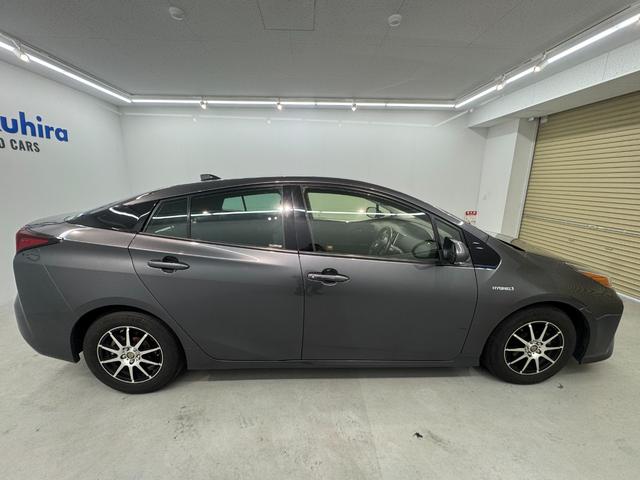 プリウス Ｓ　純正ナビ・バックカメラ・スマートキー・ＥＴＣ　車線逸脱　オートＬＥＤ　デュアルエアバック　ＬＥＤヘッドライト　フルオートエアコン　クルーズコントロール　キーレスエントリー　衝突安全ボディ　ＡＢＳ（14枚目）