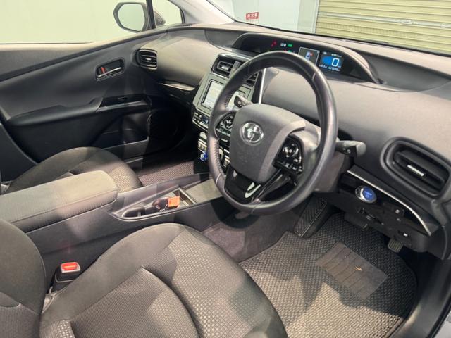 プリウス Ｓ　純正ナビ・バックカメラ・スマートキー・ＥＴＣ　車線逸脱　オートＬＥＤ　デュアルエアバック　ＬＥＤヘッドライト　フルオートエアコン　クルーズコントロール　キーレスエントリー　衝突安全ボディ　ＡＢＳ（16枚目）