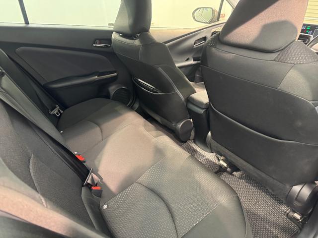 プリウス Ｓ　純正ナビ・バックカメラ・スマートキー・ＥＴＣ　車線逸脱　オートＬＥＤ　デュアルエアバック　ＬＥＤヘッドライト　フルオートエアコン　クルーズコントロール　キーレスエントリー　衝突安全ボディ　ＡＢＳ（18枚目）