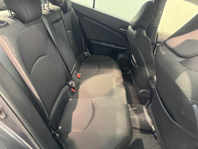 プリウス Ｓ　純正ナビ・バックカメラ・スマートキー・ＥＴＣ　車線逸脱　オートＬＥＤ　デュアルエアバック　ＬＥＤヘッドライト　フルオートエアコン　クルーズコントロール　キーレスエントリー　衝突安全ボディ　ＡＢＳ（19枚目）