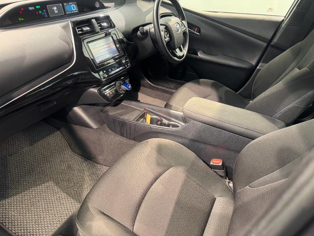 プリウス Ｓ　純正ナビ・バックカメラ・スマートキー・ＥＴＣ　車線逸脱　オートＬＥＤ　デュアルエアバック　ＬＥＤヘッドライト　フルオートエアコン　クルーズコントロール　キーレスエントリー　衝突安全ボディ　ＡＢＳ（20枚目）