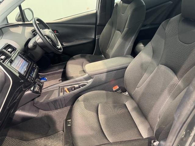 プリウス Ｓ　純正ナビ・バックカメラ・スマートキー・ＥＴＣ　車線逸脱　オートＬＥＤ　デュアルエアバック　ＬＥＤヘッドライト　フルオートエアコン　クルーズコントロール　キーレスエントリー　衝突安全ボディ　ＡＢＳ（21枚目）