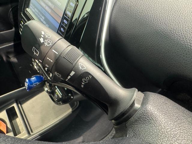 プリウス Ｓ　純正ナビ・バックカメラ・スマートキー・ＥＴＣ　車線逸脱　オートＬＥＤ　デュアルエアバック　ＬＥＤヘッドライト　フルオートエアコン　クルーズコントロール　キーレスエントリー　衝突安全ボディ　ＡＢＳ（26枚目）