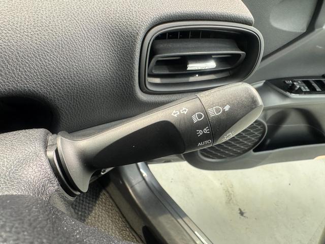 プリウス Ｓ　純正ナビ・バックカメラ・スマートキー・ＥＴＣ　車線逸脱　オートＬＥＤ　デュアルエアバック　ＬＥＤヘッドライト　フルオートエアコン　クルーズコントロール　キーレスエントリー　衝突安全ボディ　ＡＢＳ（27枚目）