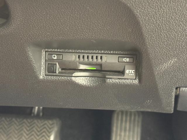 プリウス Ｓ　純正ナビ・バックカメラ・スマートキー・ＥＴＣ　車線逸脱　オートＬＥＤ　デュアルエアバック　ＬＥＤヘッドライト　フルオートエアコン　クルーズコントロール　キーレスエントリー　衝突安全ボディ　ＡＢＳ（49枚目）